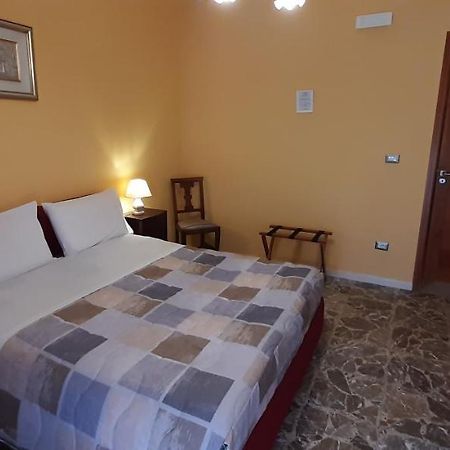 Bed and Breakfast La Riviera Милаццо Экстерьер фото