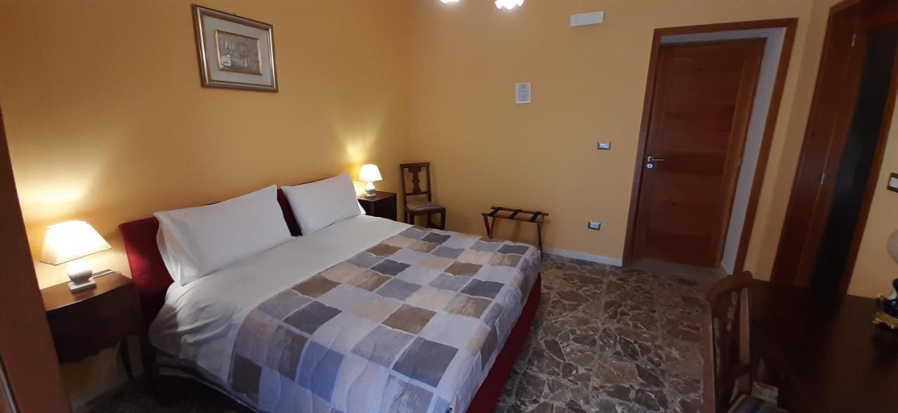 Bed and Breakfast La Riviera Милаццо Экстерьер фото