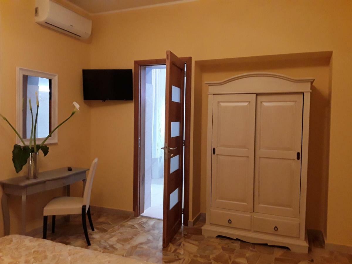 Bed and Breakfast La Riviera Милаццо Экстерьер фото