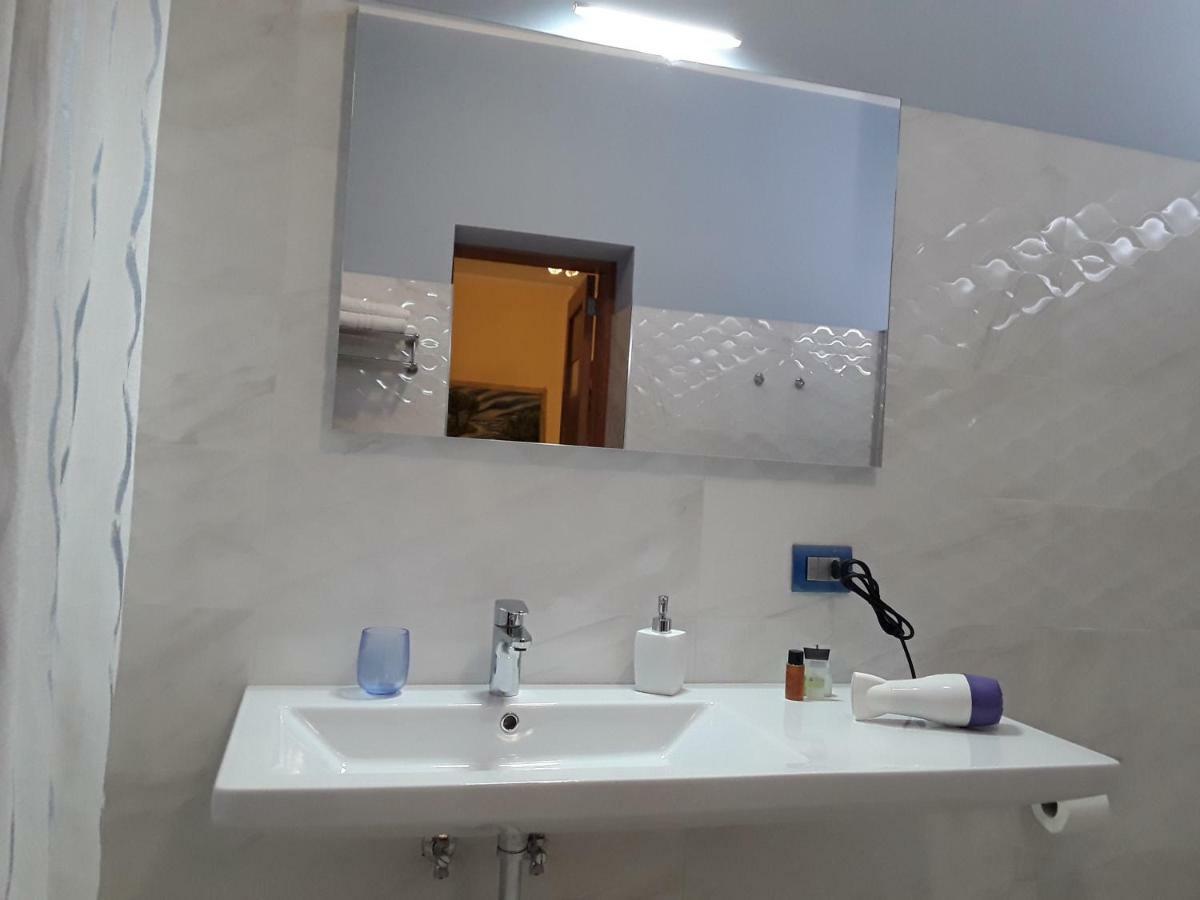 Bed and Breakfast La Riviera Милаццо Экстерьер фото