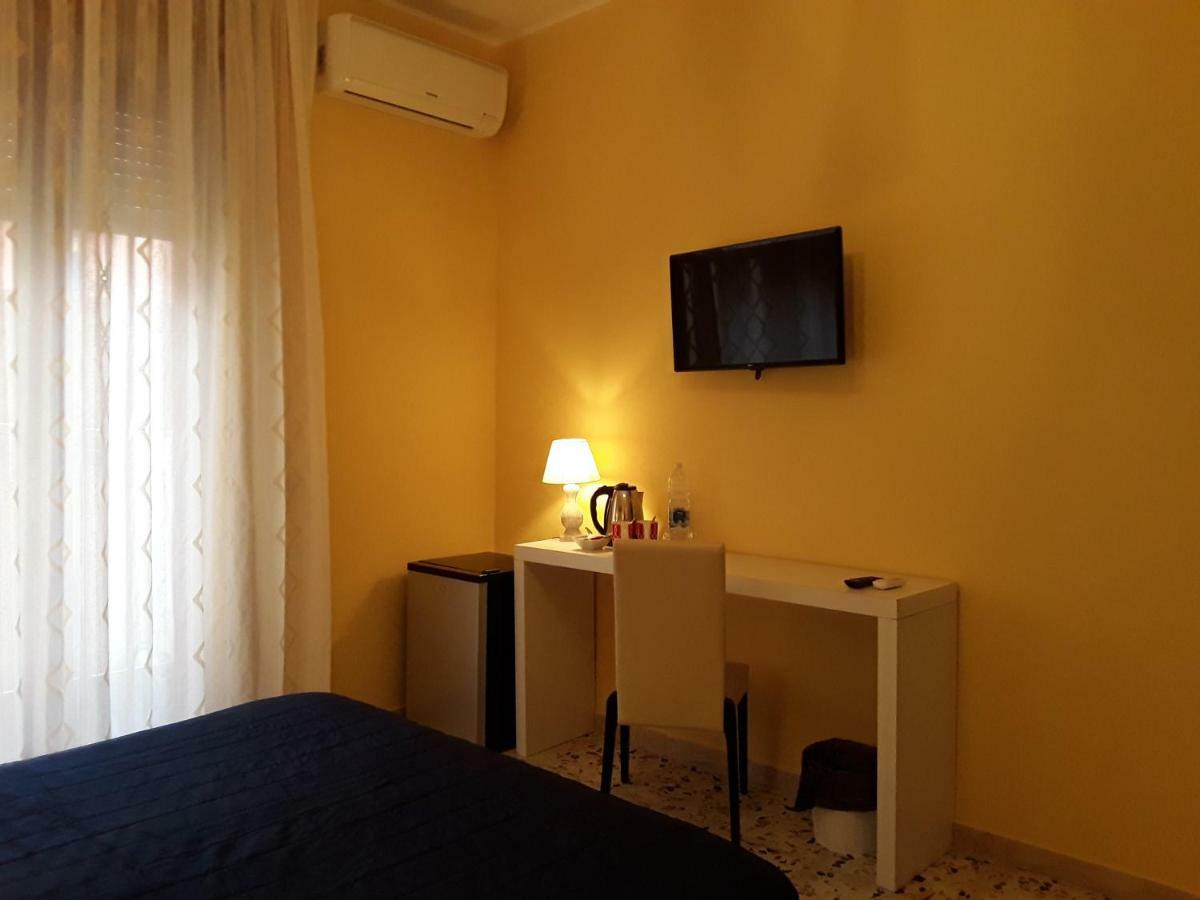 Bed and Breakfast La Riviera Милаццо Экстерьер фото