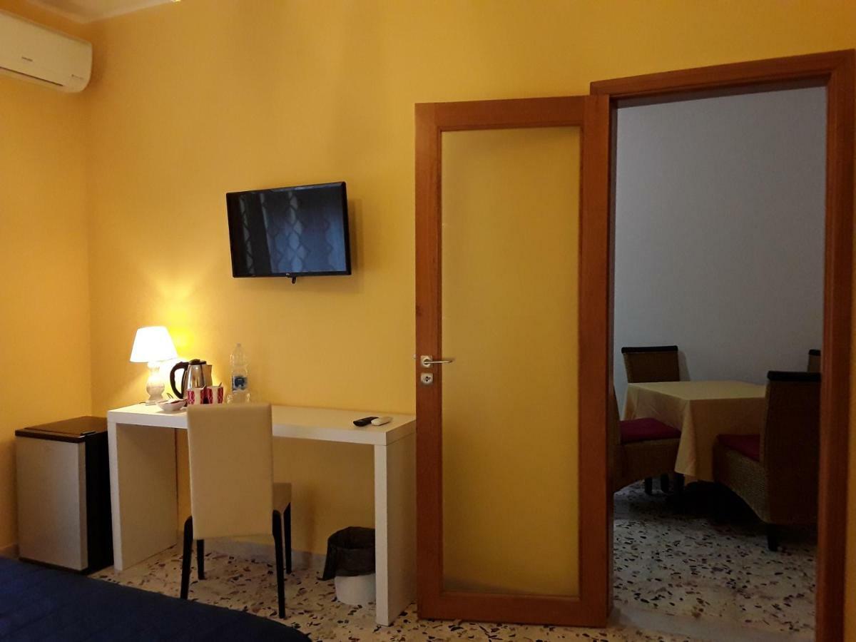 Bed and Breakfast La Riviera Милаццо Экстерьер фото